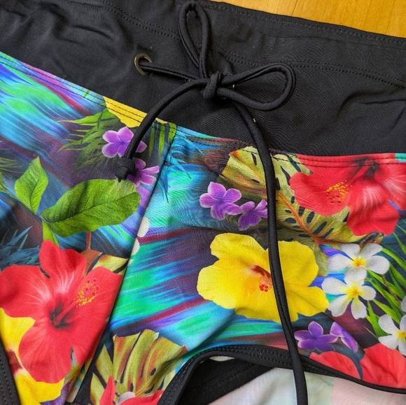 2/$25-Sporty Tropical Floral Swim Shorts - Black Trim Size 8 Quintsoul - Picture 2 of 8